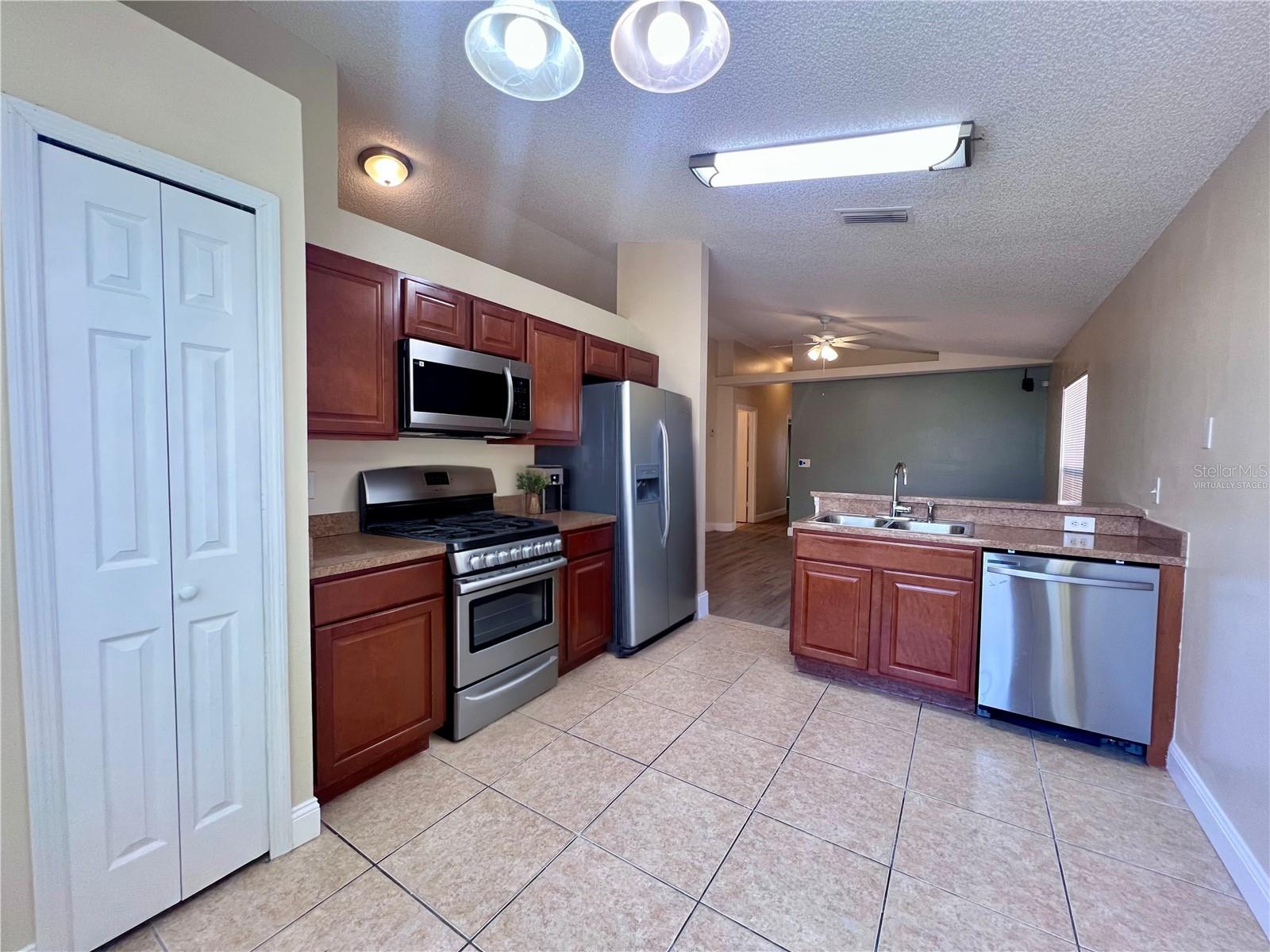 DAHLIA VILLAGE 02 CONDO - Residential Lease