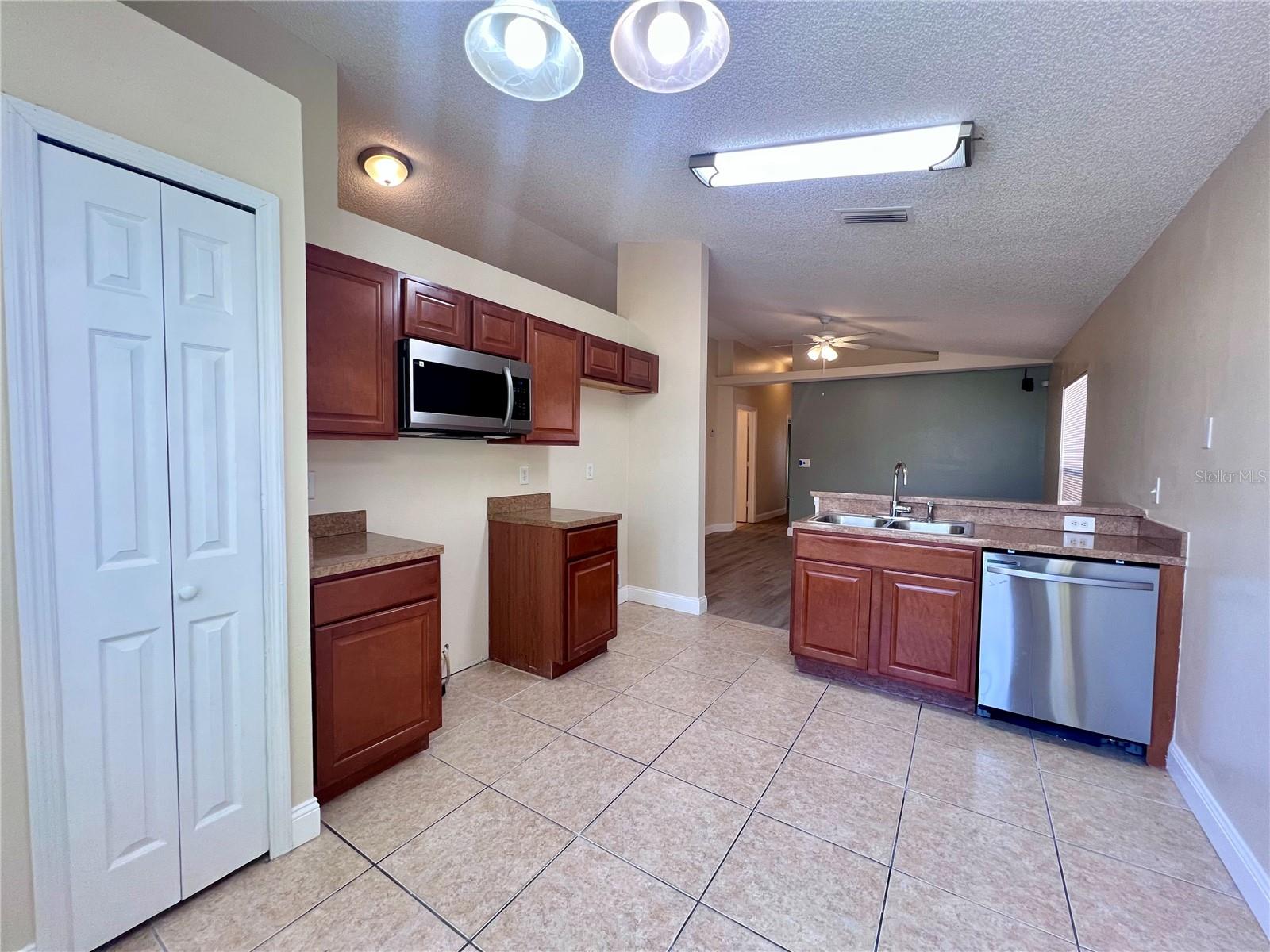 DAHLIA VILLAGE 02 CONDO - Residential Lease