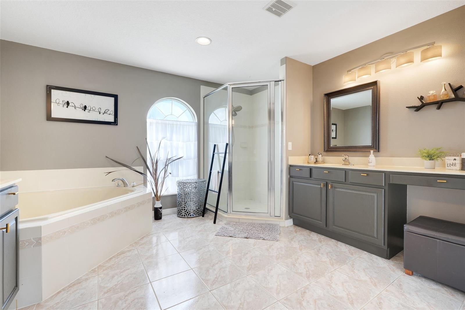 OVERLOOK AT LAKE LOUISA PH 01 - Residential Lease