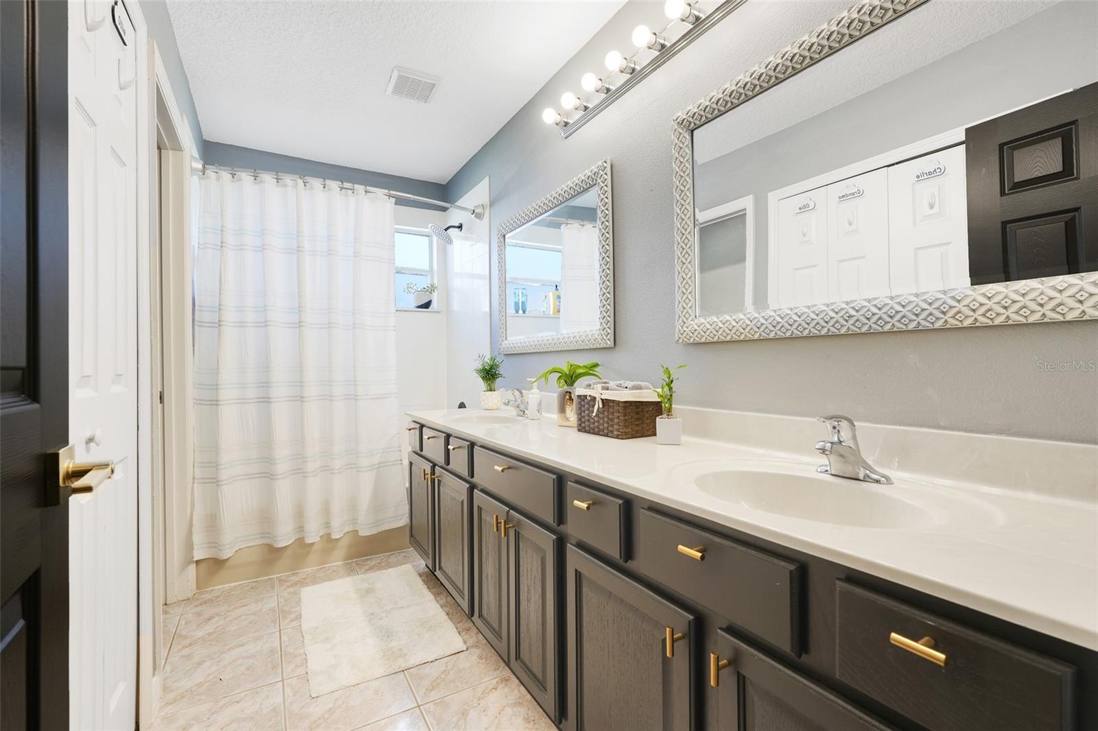 OVERLOOK AT LAKE LOUISA PH 01 - Residential Lease