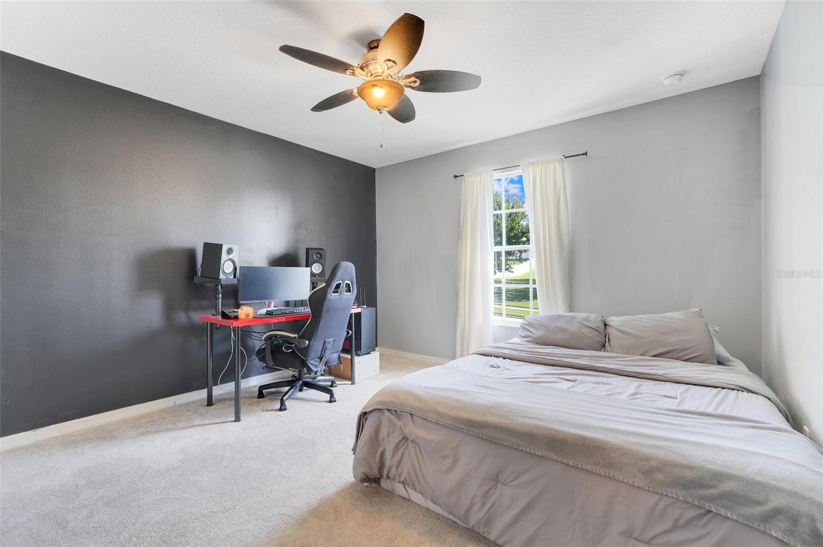 OVERLOOK AT LAKE LOUISA PH 01 - Residential Lease