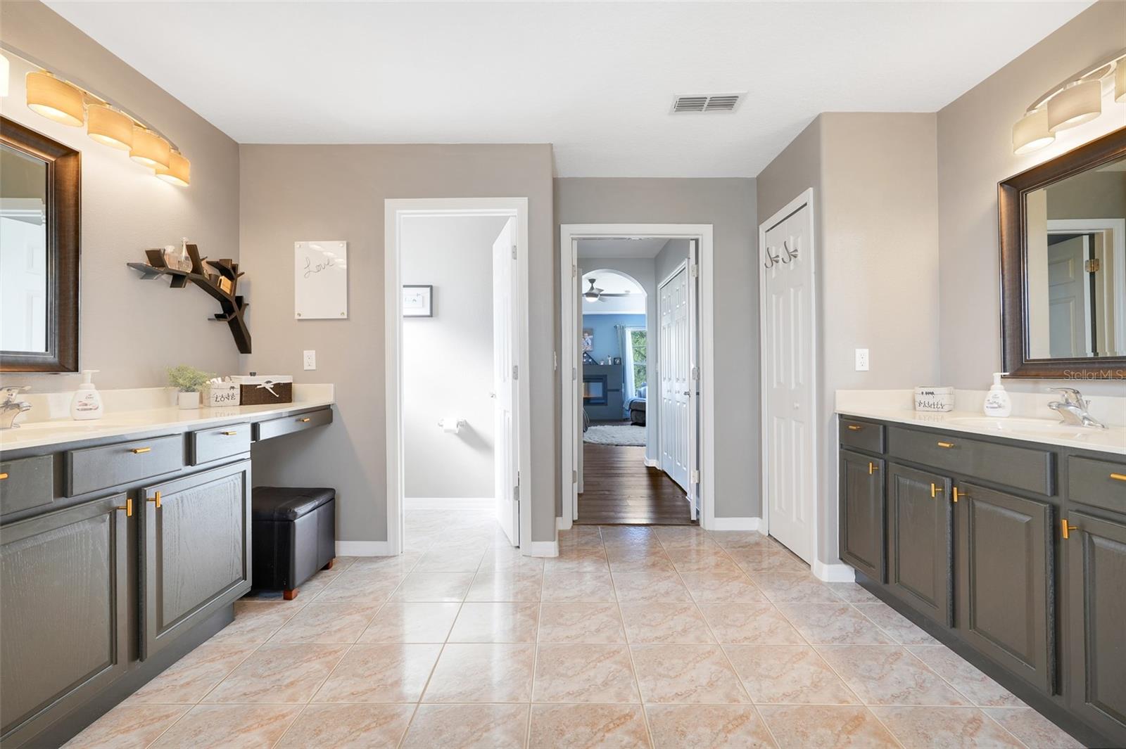 OVERLOOK AT LAKE LOUISA PH 01 - Residential Lease