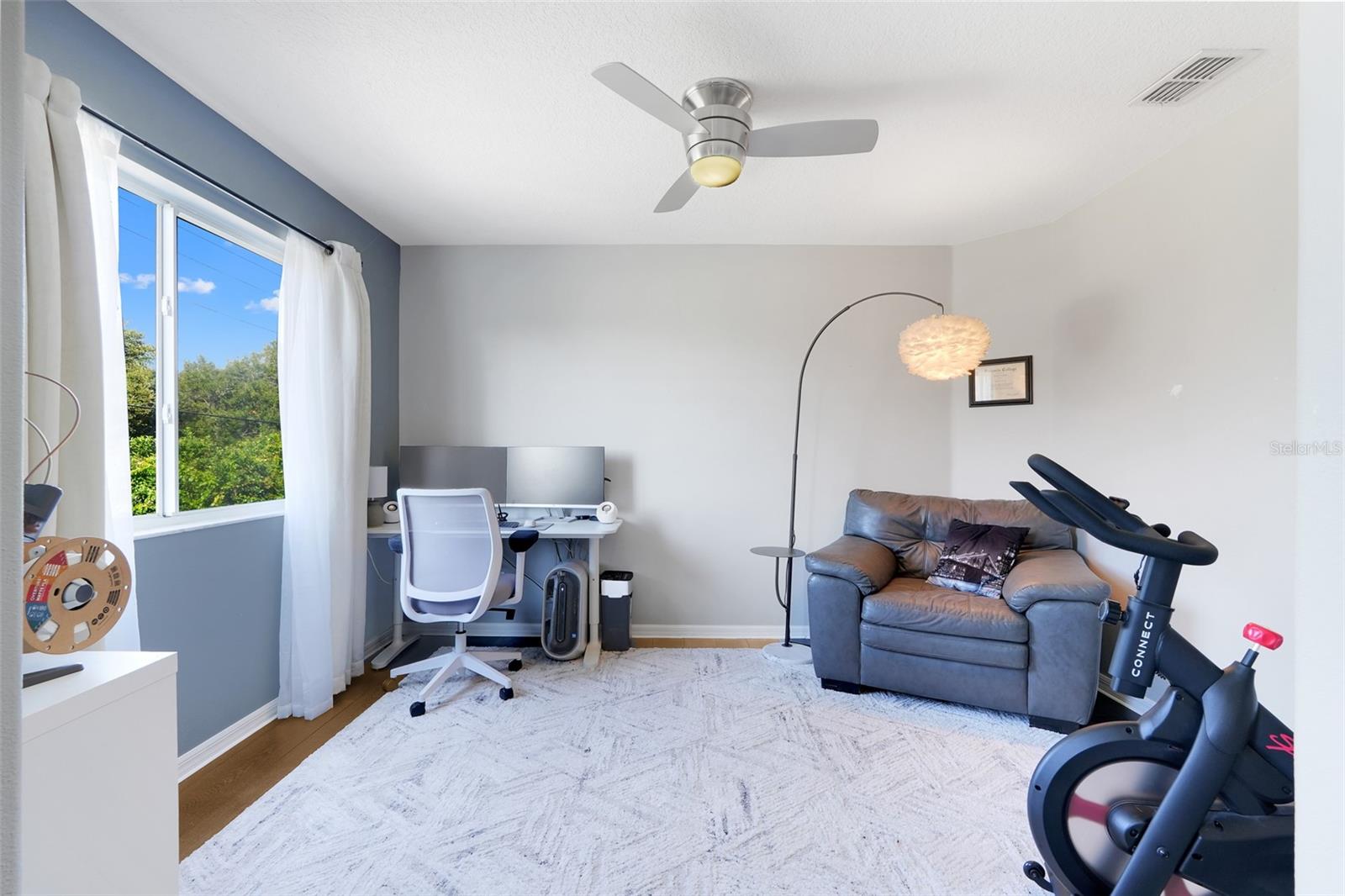 OVERLOOK AT LAKE LOUISA PH 01 - Residential Lease