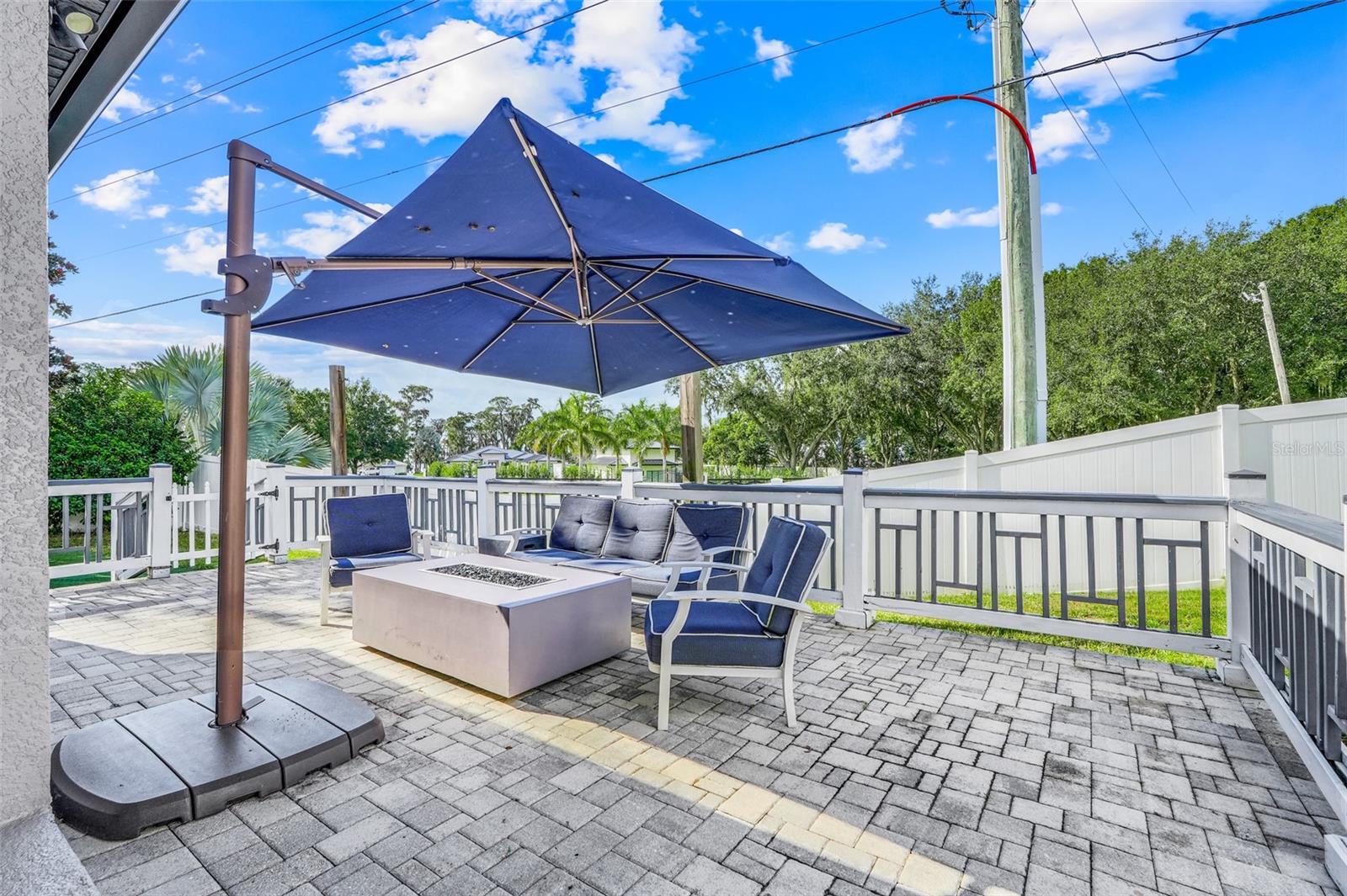 OVERLOOK AT LAKE LOUISA PH 01 - Residential Lease