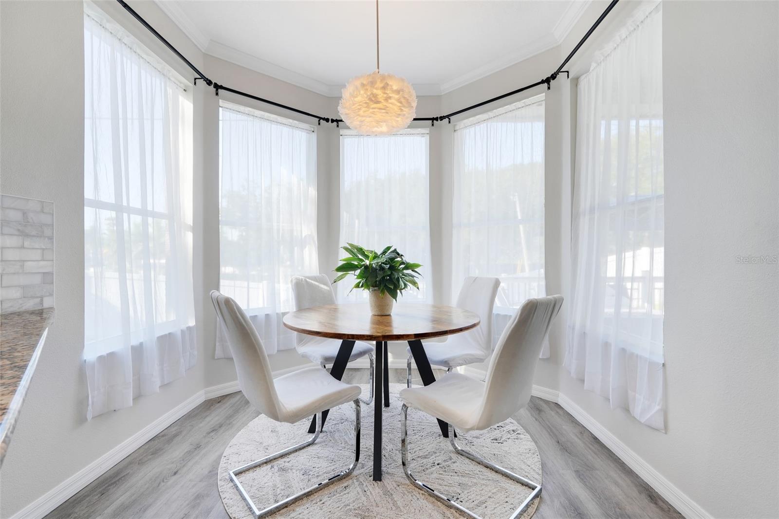 OVERLOOK AT LAKE LOUISA PH 01 - Residential Lease