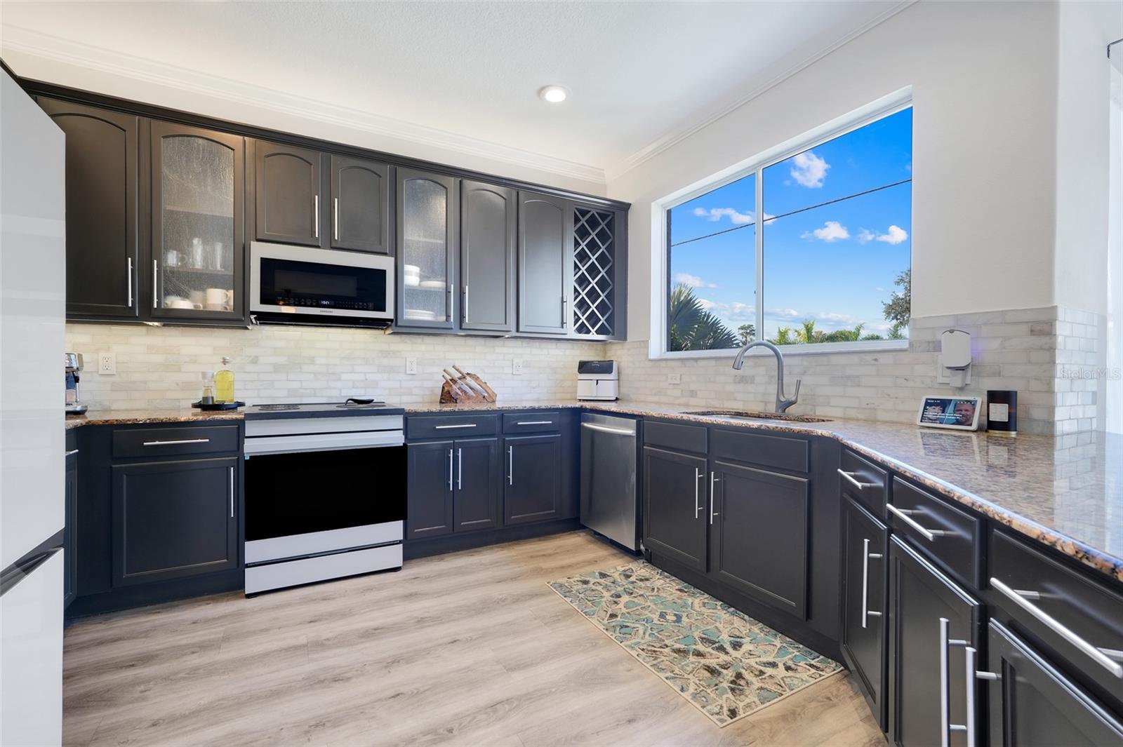 OVERLOOK AT LAKE LOUISA PH 01 - Residential Lease