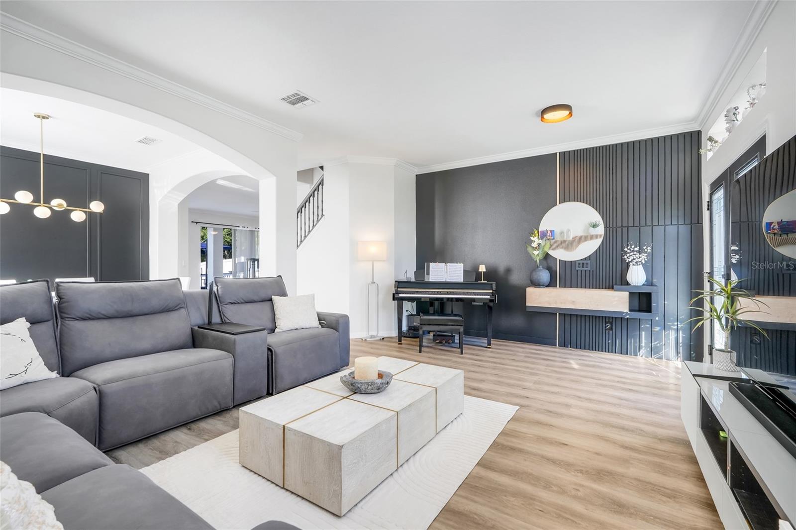 OVERLOOK AT LAKE LOUISA PH 01 - Residential Lease