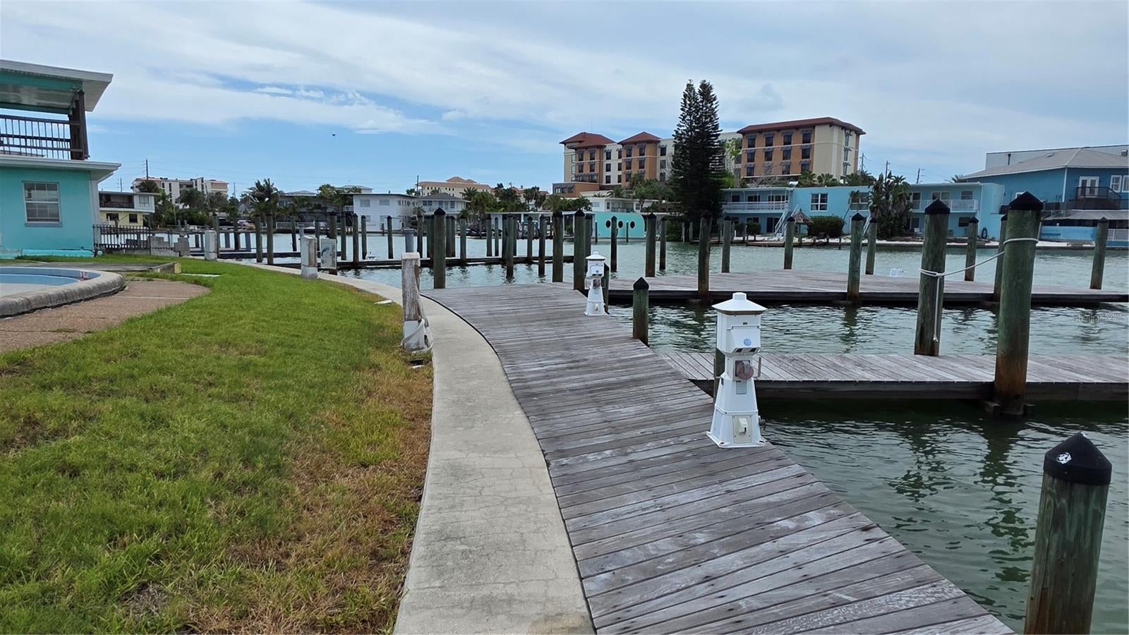 627 BAY ESPLANADE