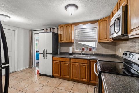 Photo of 32 N Barbour Street, Beverly Hills, FL 34465 (MLS # OM706672)