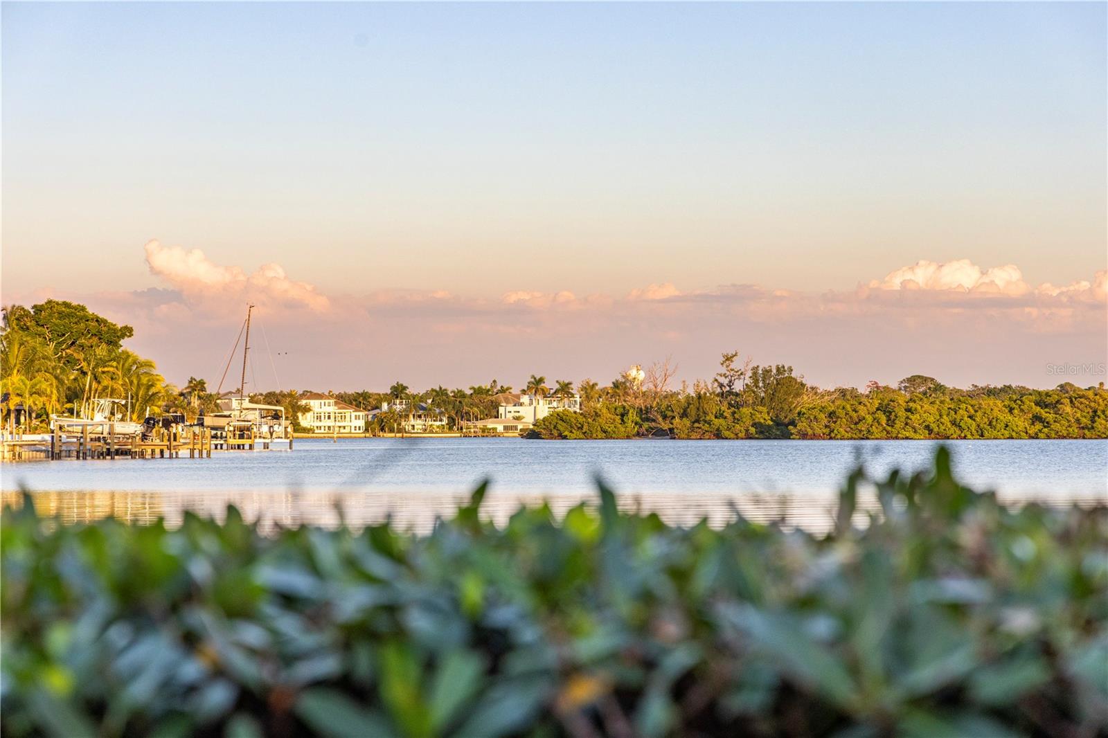 BAY ISLAND REP 01 - Land