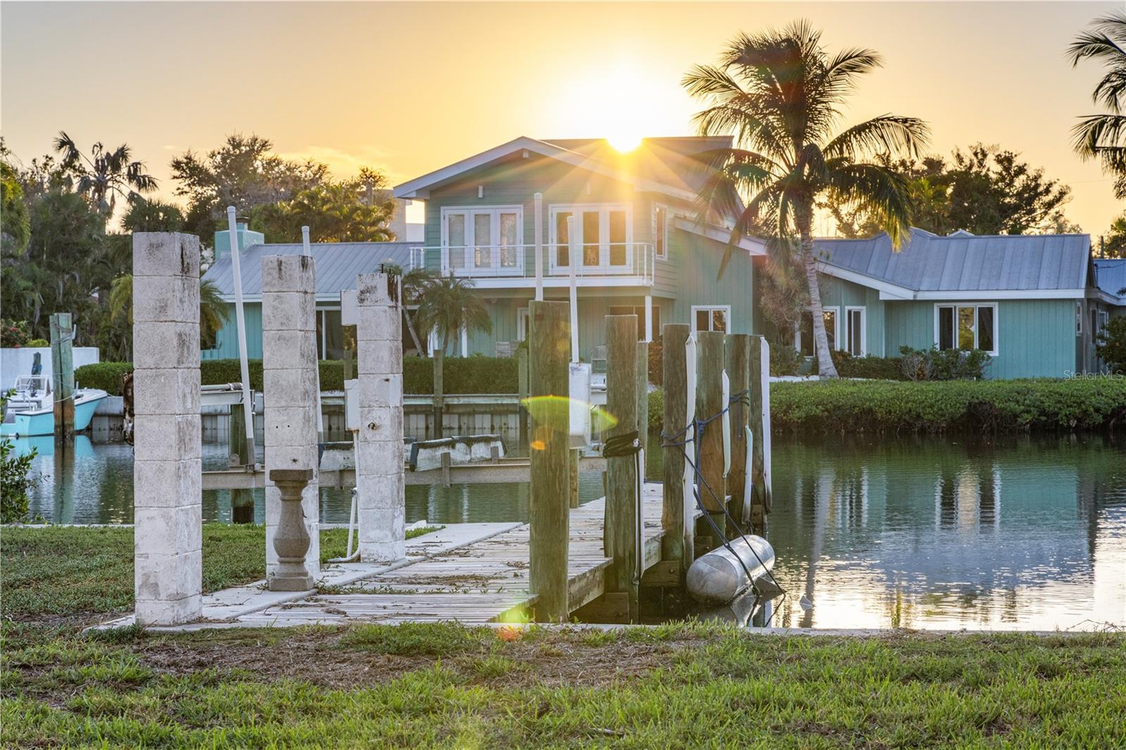 BAY ISLAND REP 01 - Land