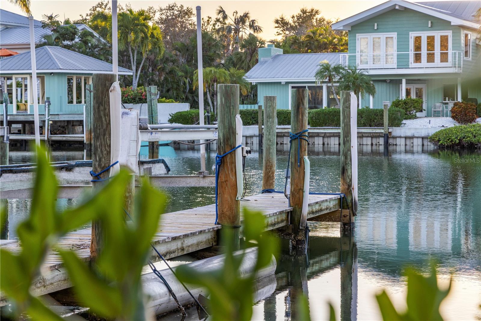 BAY ISLAND REP 01 - Land