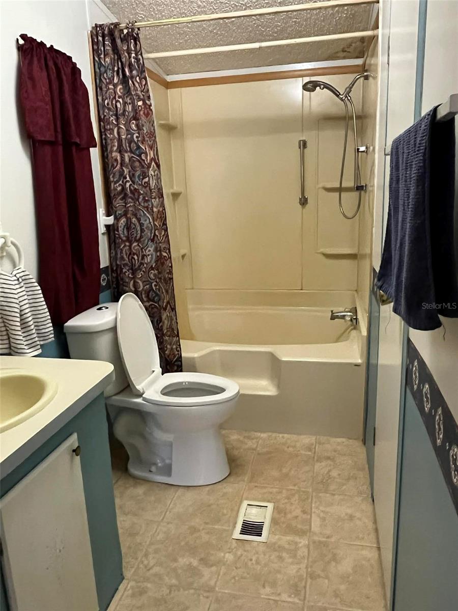 RIVER RETREATS - Residential