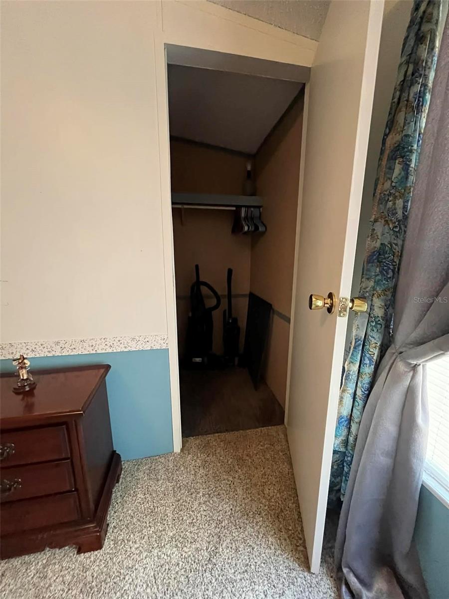 RIVER RETREATS - Residential