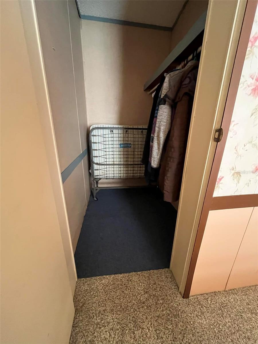 RIVER RETREATS - Residential