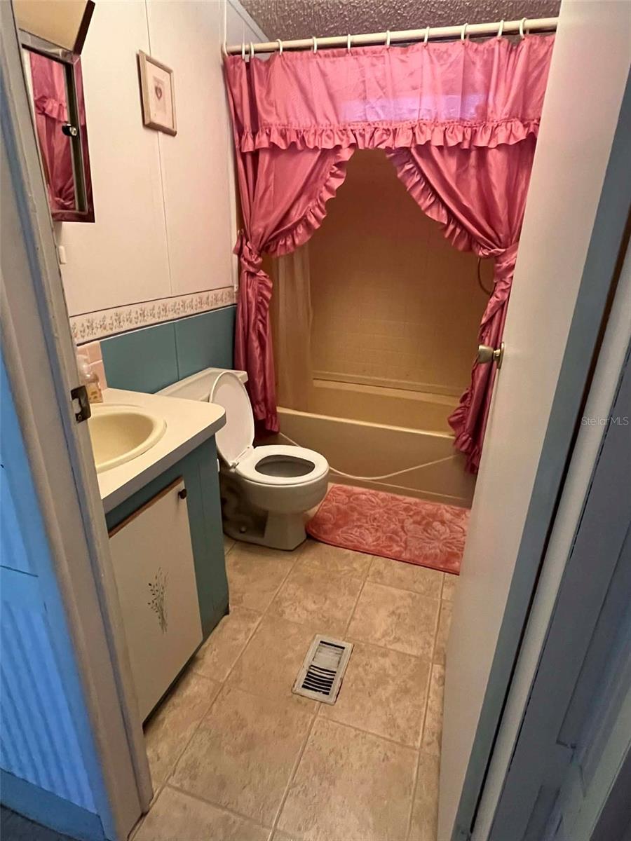 RIVER RETREATS - Residential