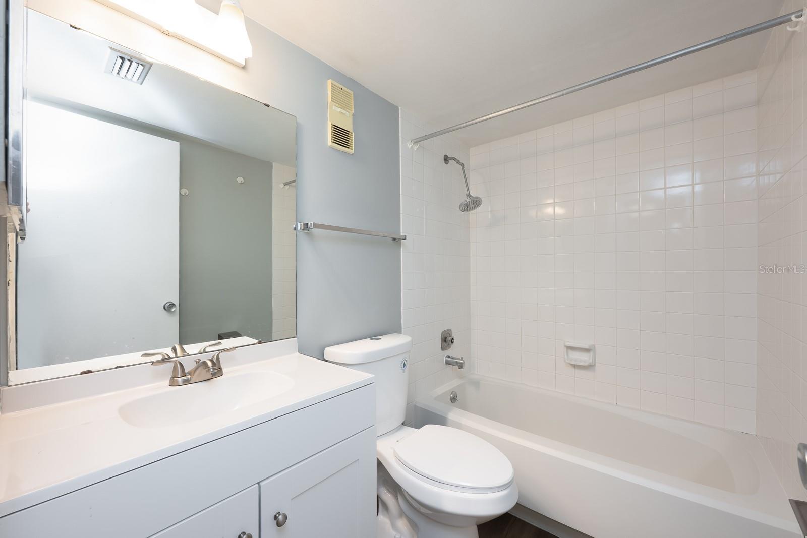 LAKESIDE CONDO APTS - Residential