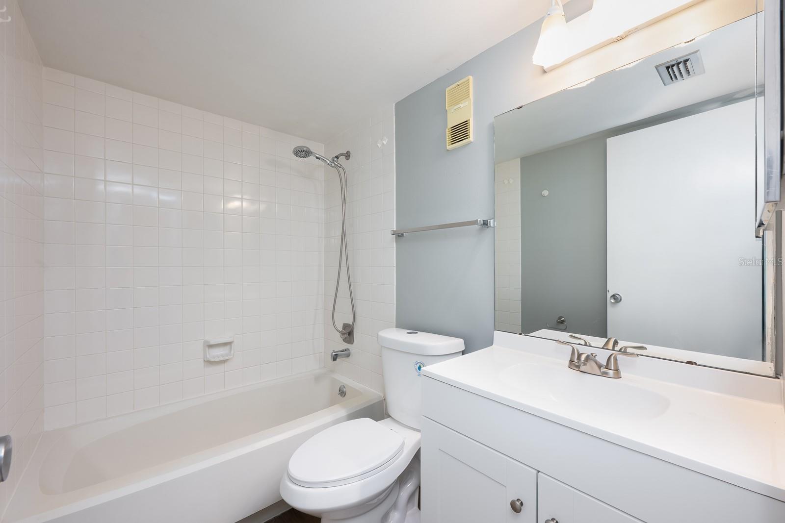 LAKESIDE CONDO APTS - Residential