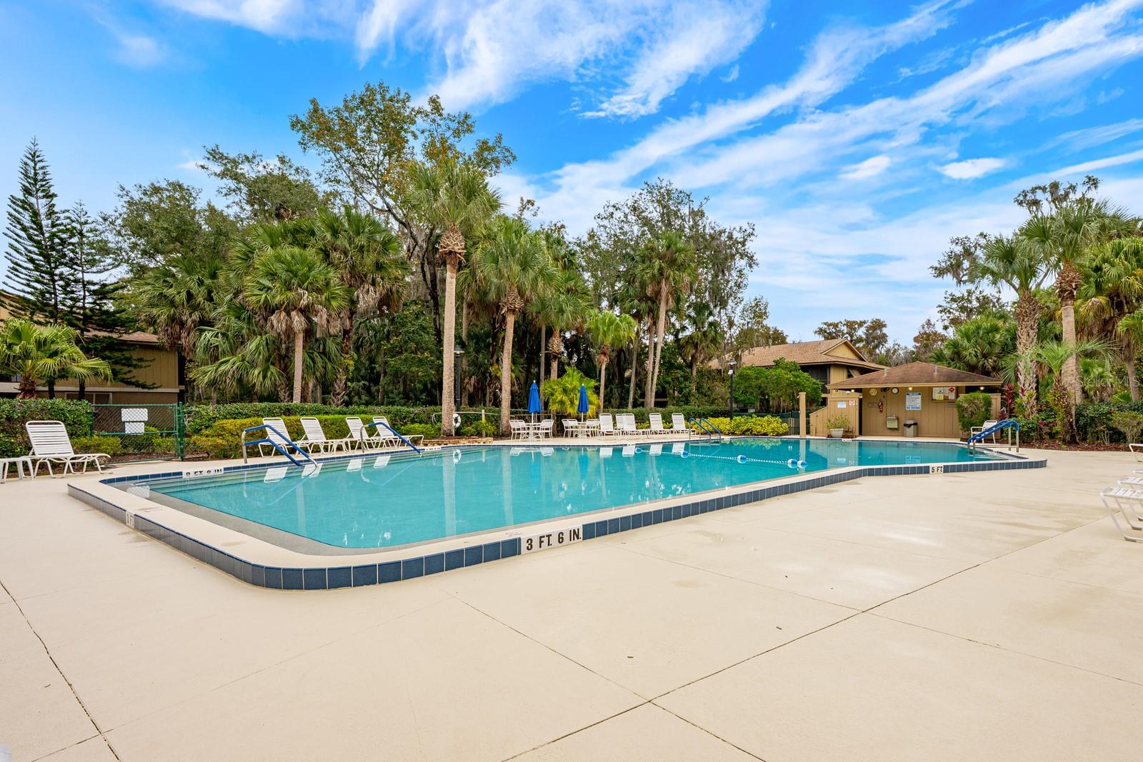 LAKESIDE CONDO APTS - Residential