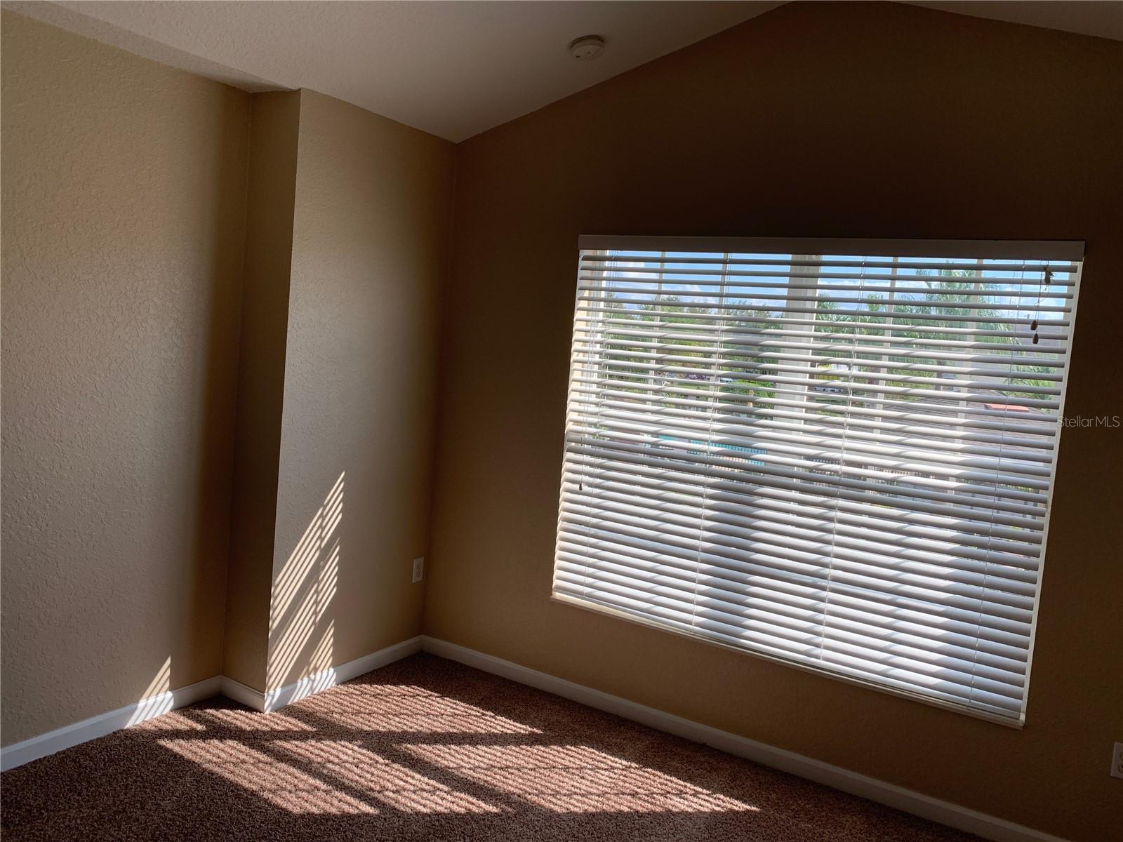 CARRIAGE HOMES AT DUNWOODY COMMONS A CONDO - Residential Lease