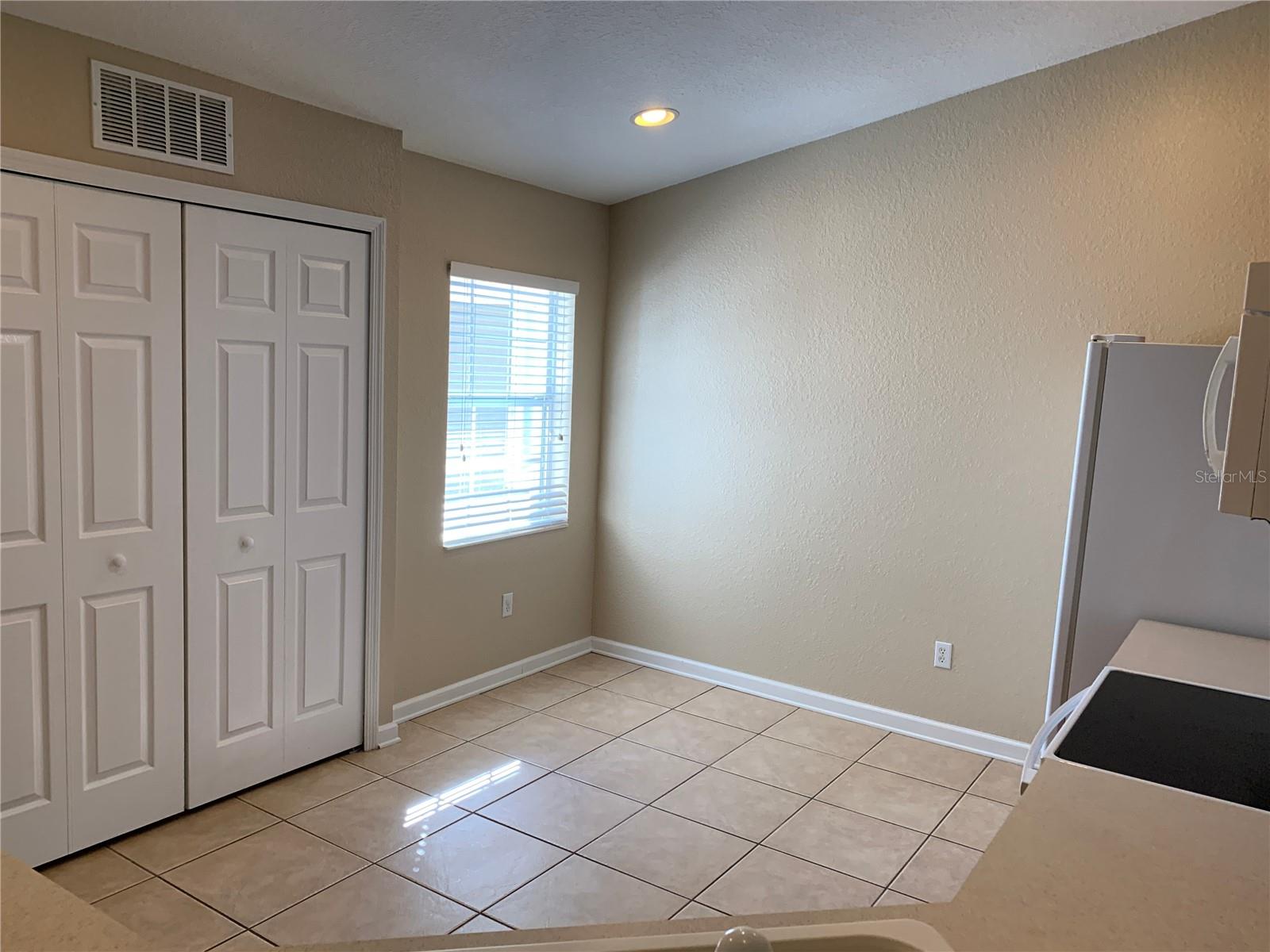 CARRIAGE HOMES AT DUNWOODY COMMONS A CONDO - Residential Lease