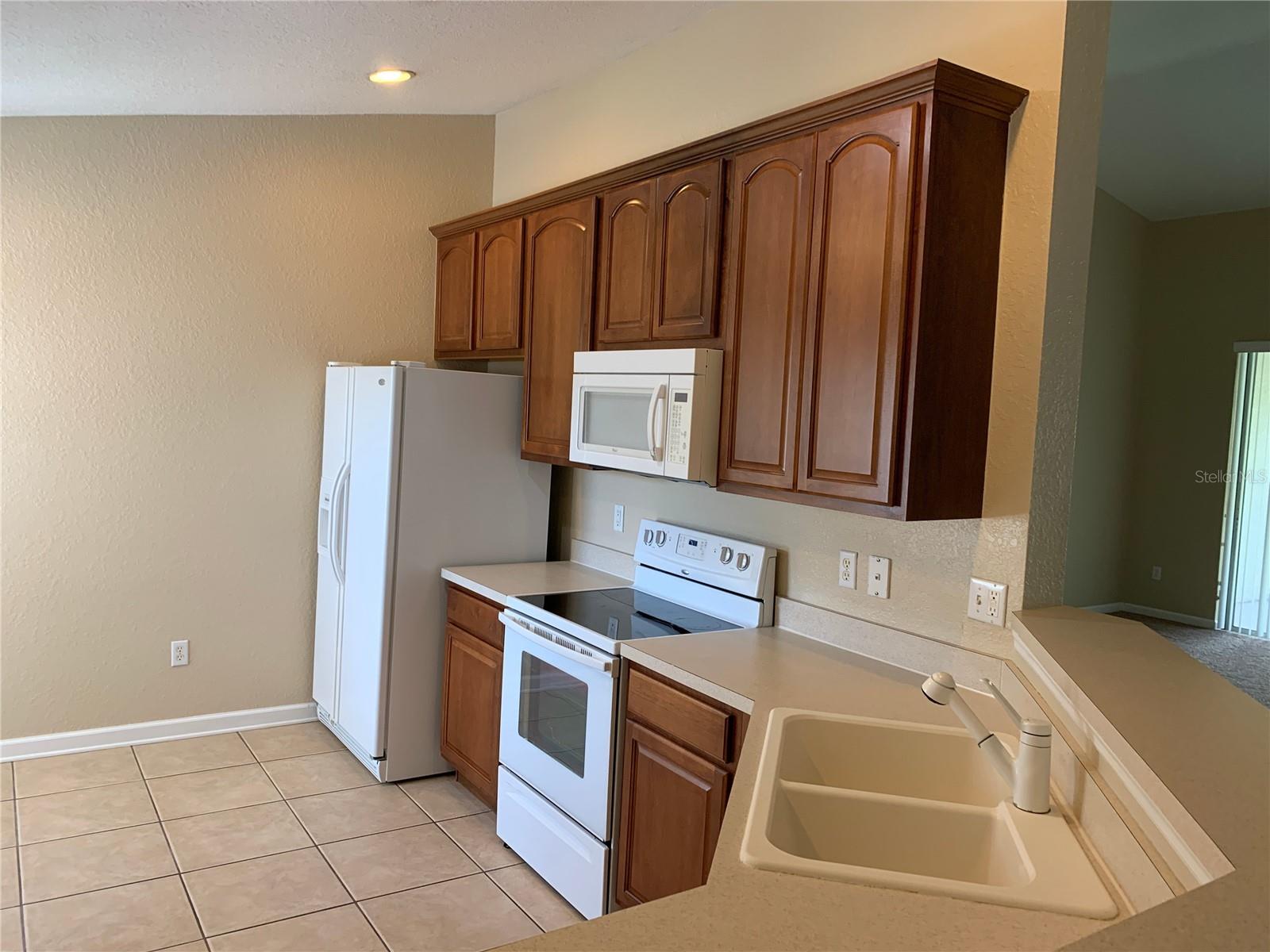 CARRIAGE HOMES AT DUNWOODY COMMONS A CONDO - Residential Lease