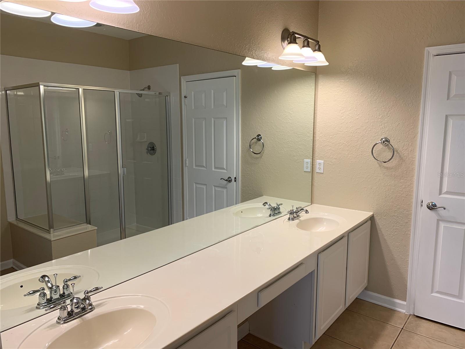 CARRIAGE HOMES AT DUNWOODY COMMONS A CONDO - Residential Lease