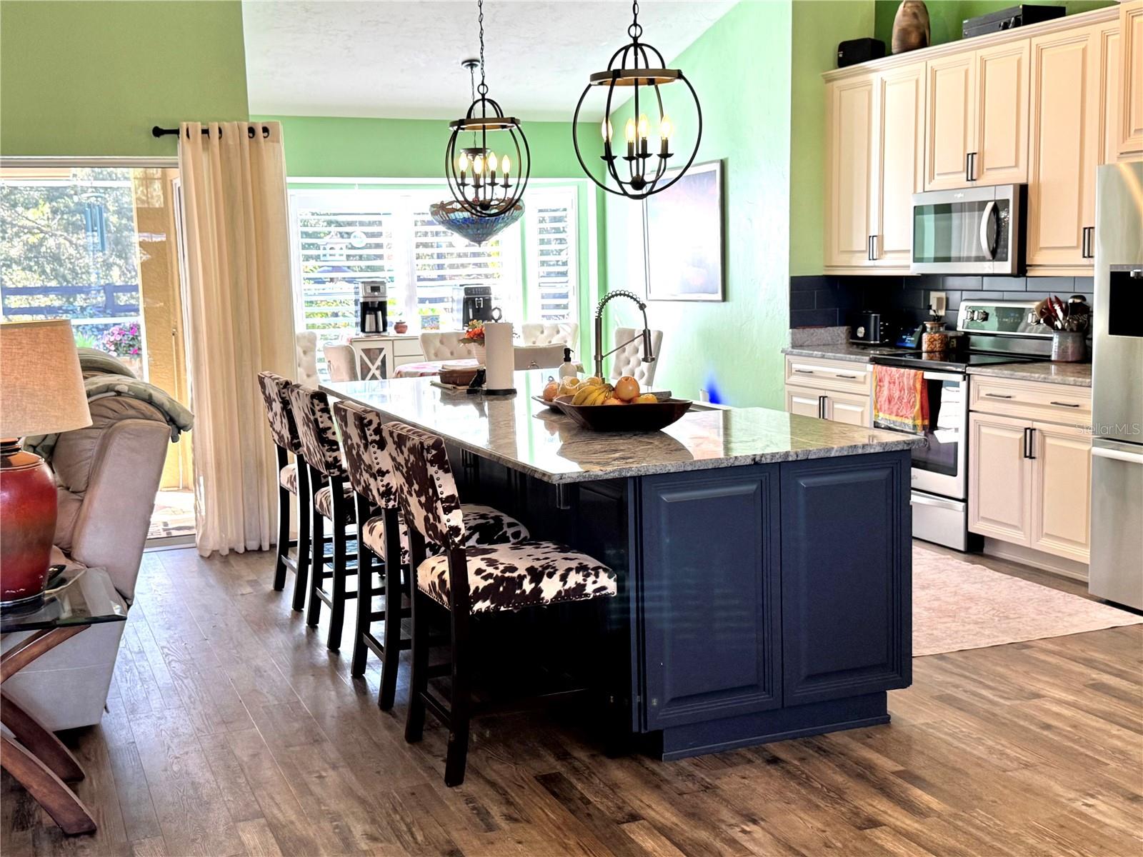 4577 W TOMAHAWK DRIVE