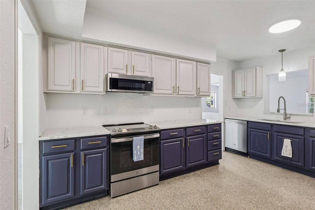 Photo of 1601 Triangle Avenue, Orlando, FL 32806 (MLS # O6363808)