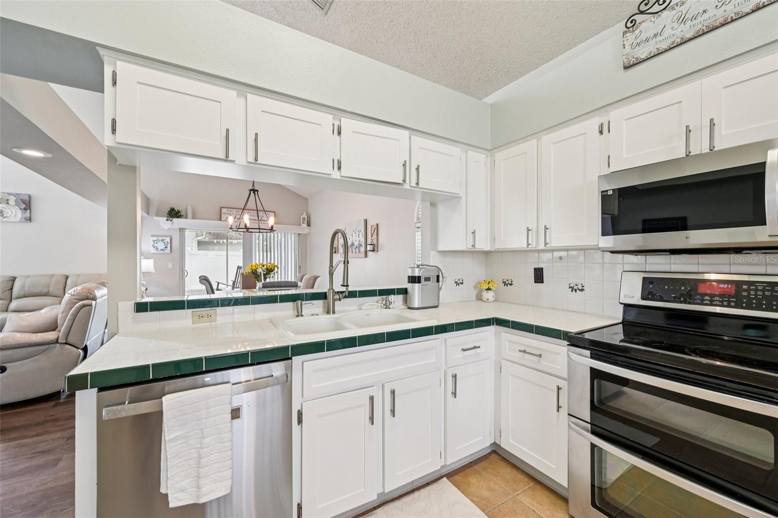 MEADOWBROOKE AT SUMMERFIELD UN - Residential