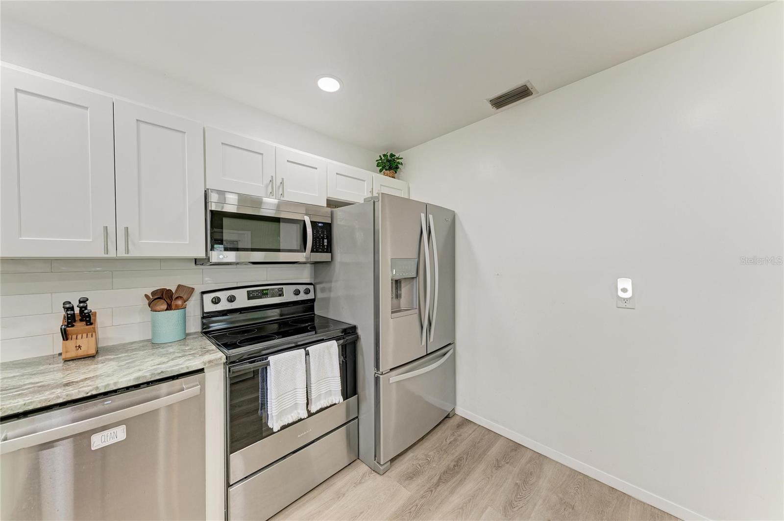 CLEAR VIEW MANOR UNIT ONE REP - Residential