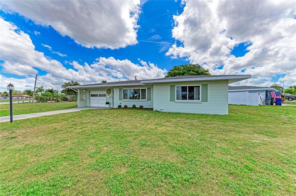 Photo of 2811 33rd Avenue W, Bradenton, FL 34205 (MLS # A4688318)