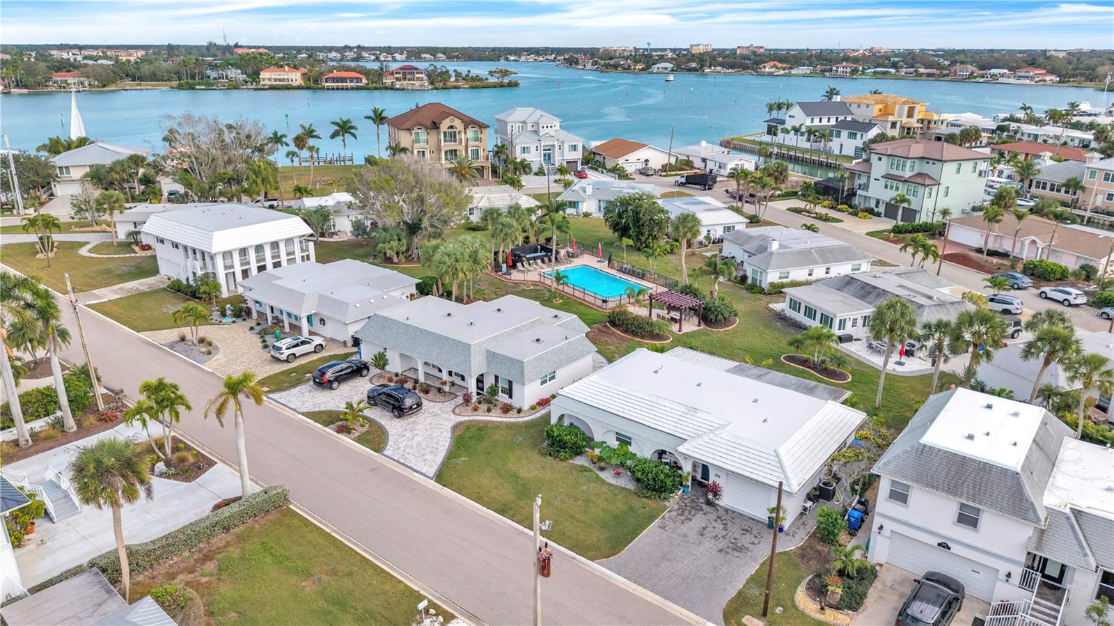 TARPON CENTER BAHAMA VILLAS - Residential
