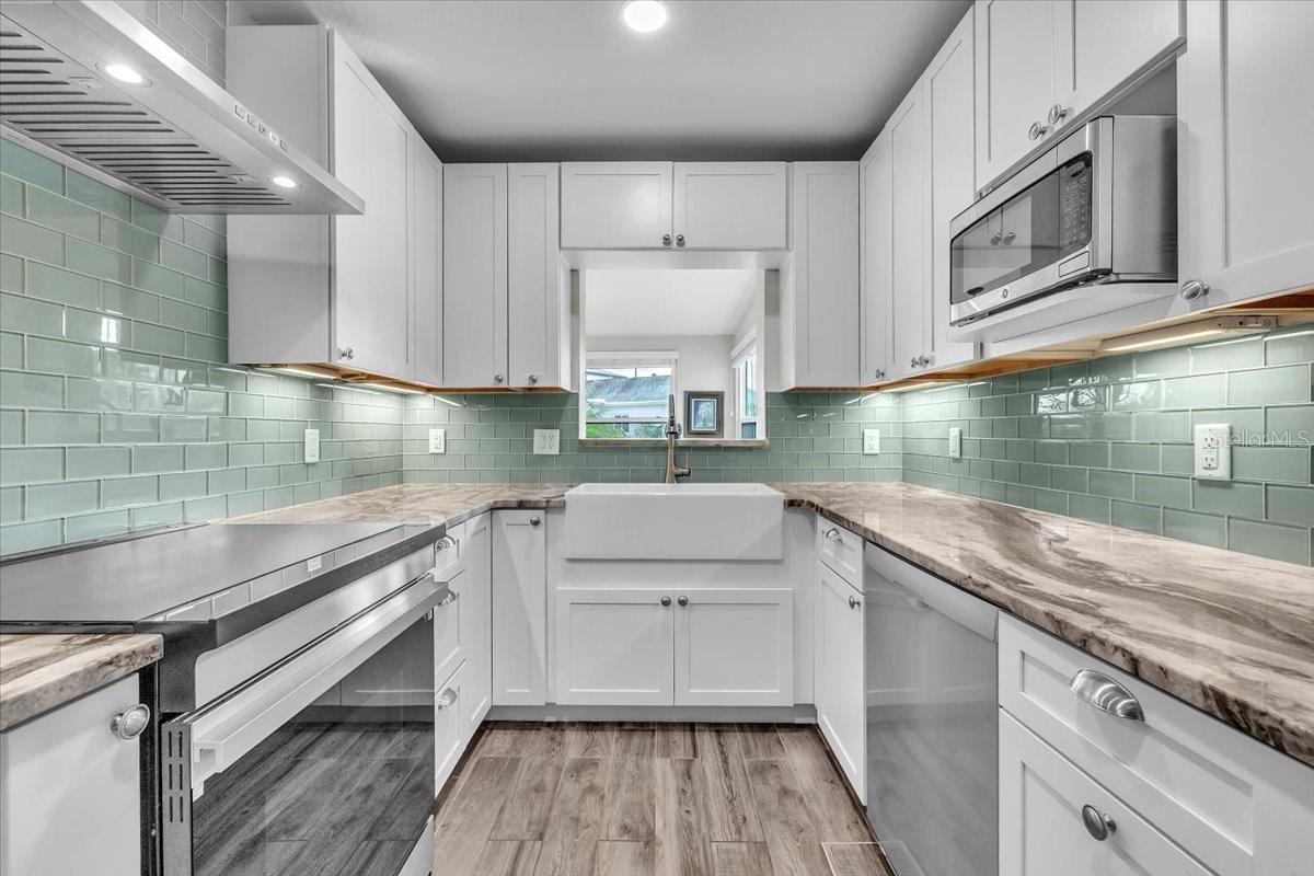 TARPON CENTER BAHAMA VILLAS - Residential