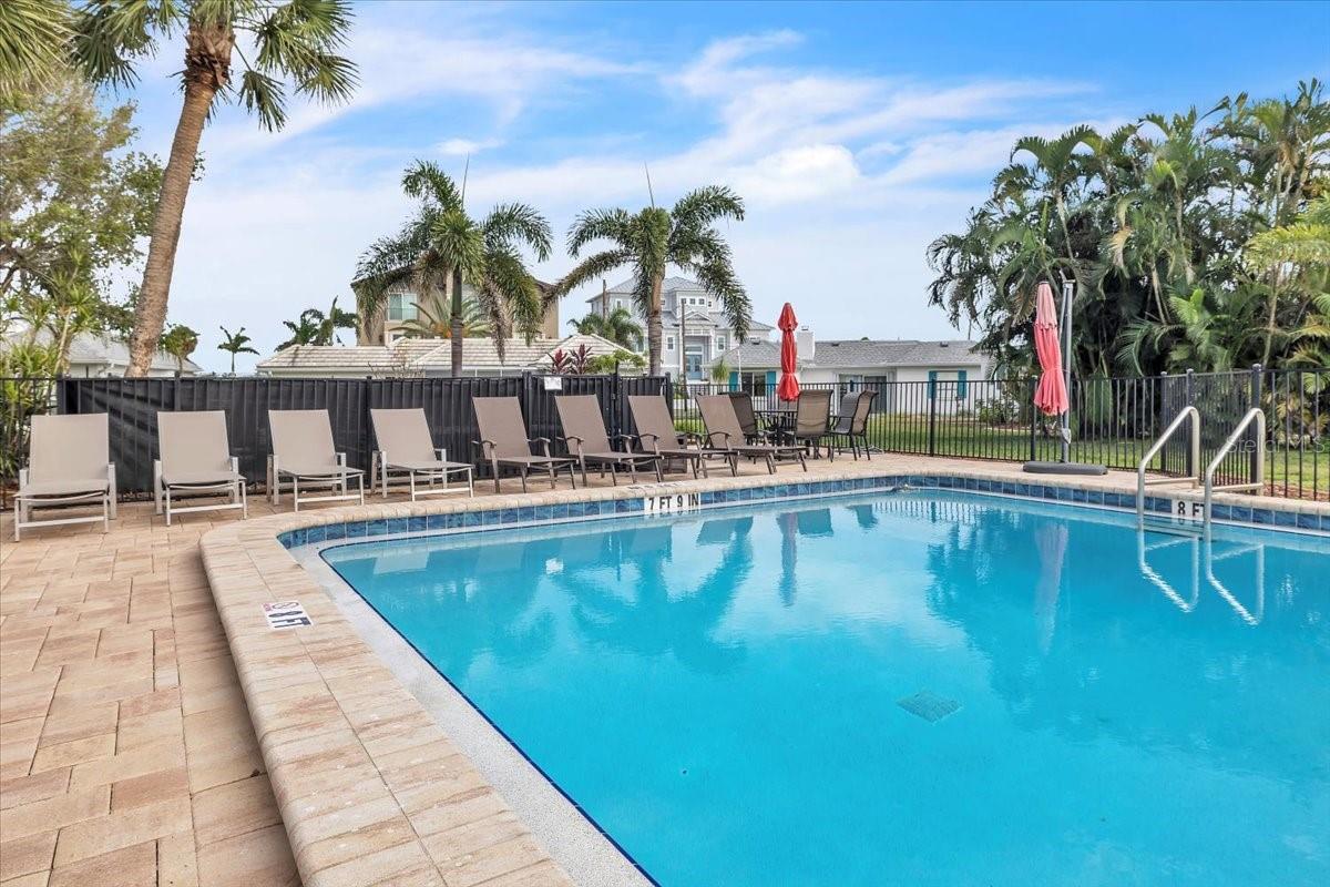 TARPON CENTER BAHAMA VILLAS - Residential