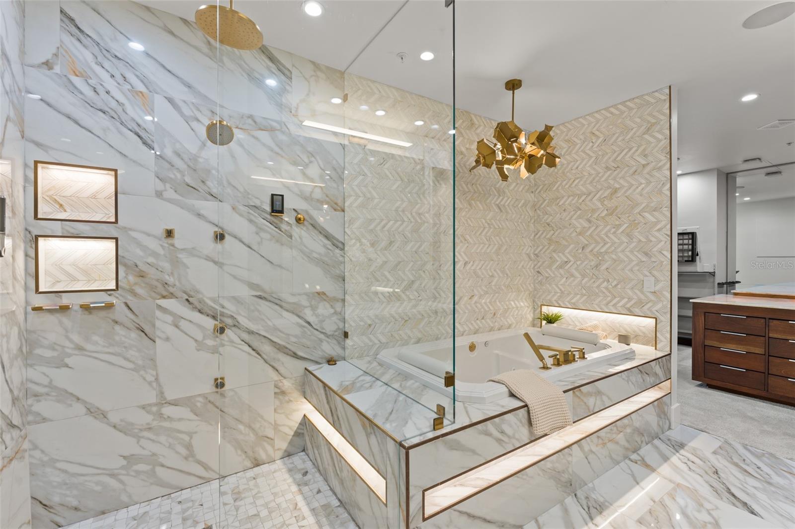 VUE AT LAKE EOLA - Residential