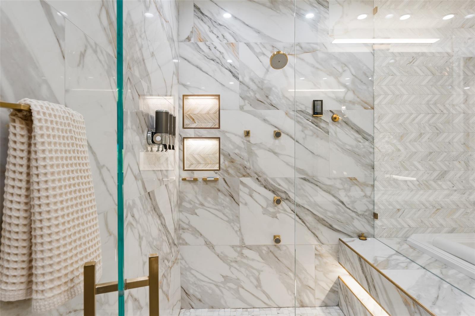 VUE AT LAKE EOLA - Residential