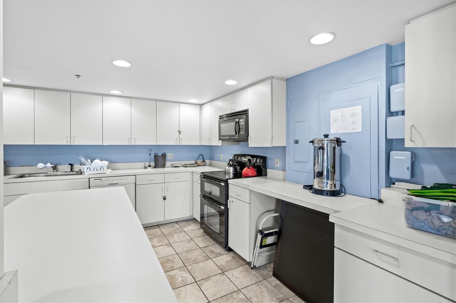 BAYPORT BCH & TEN PH D - Residential