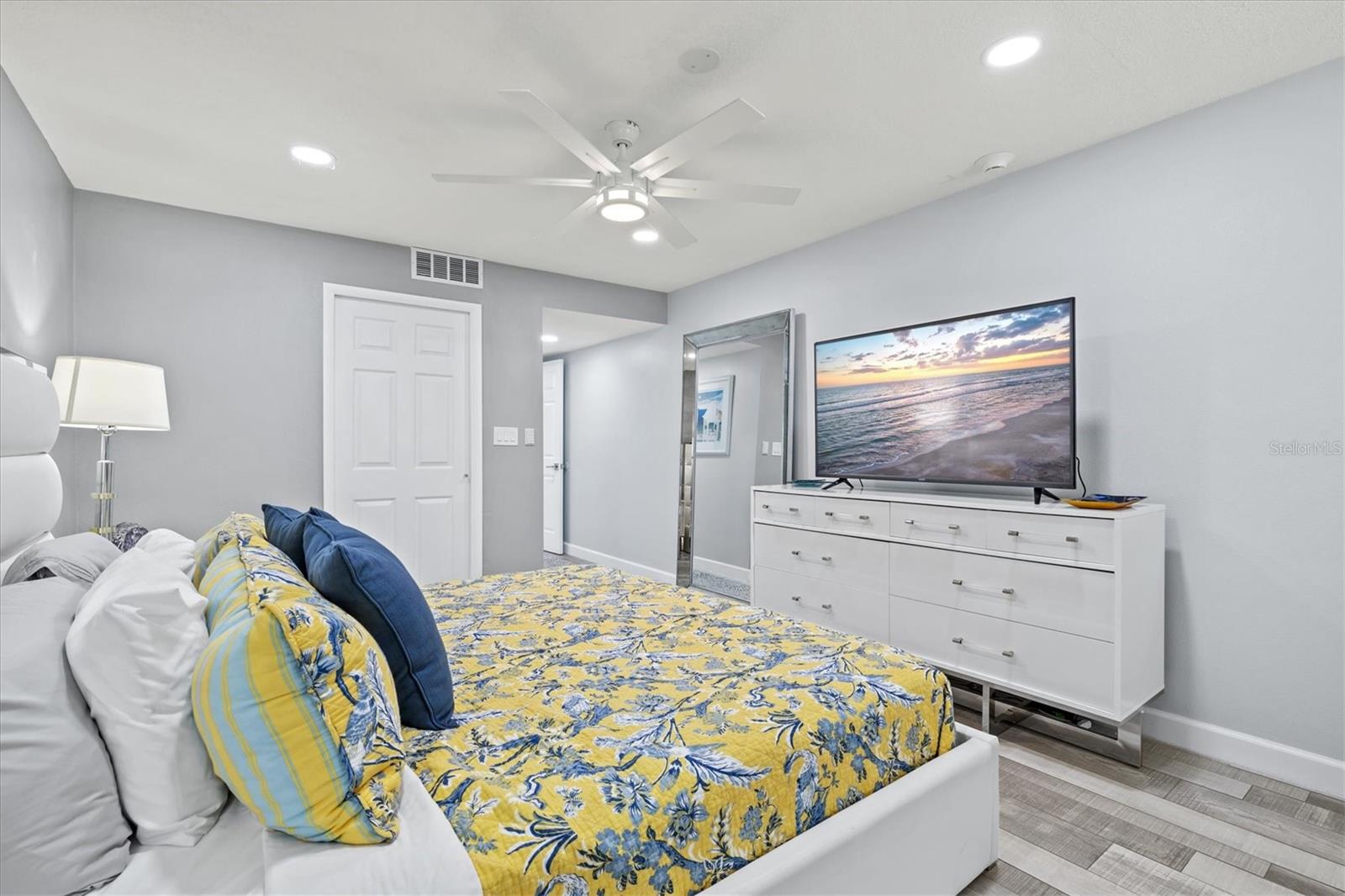 BAYPORT BCH & TEN PH D - Residential