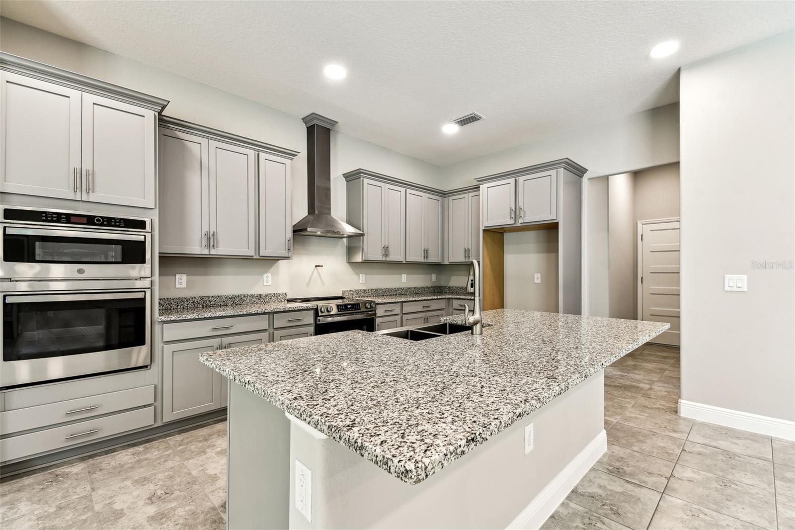 ROYAL HIGHLANDS - Residential