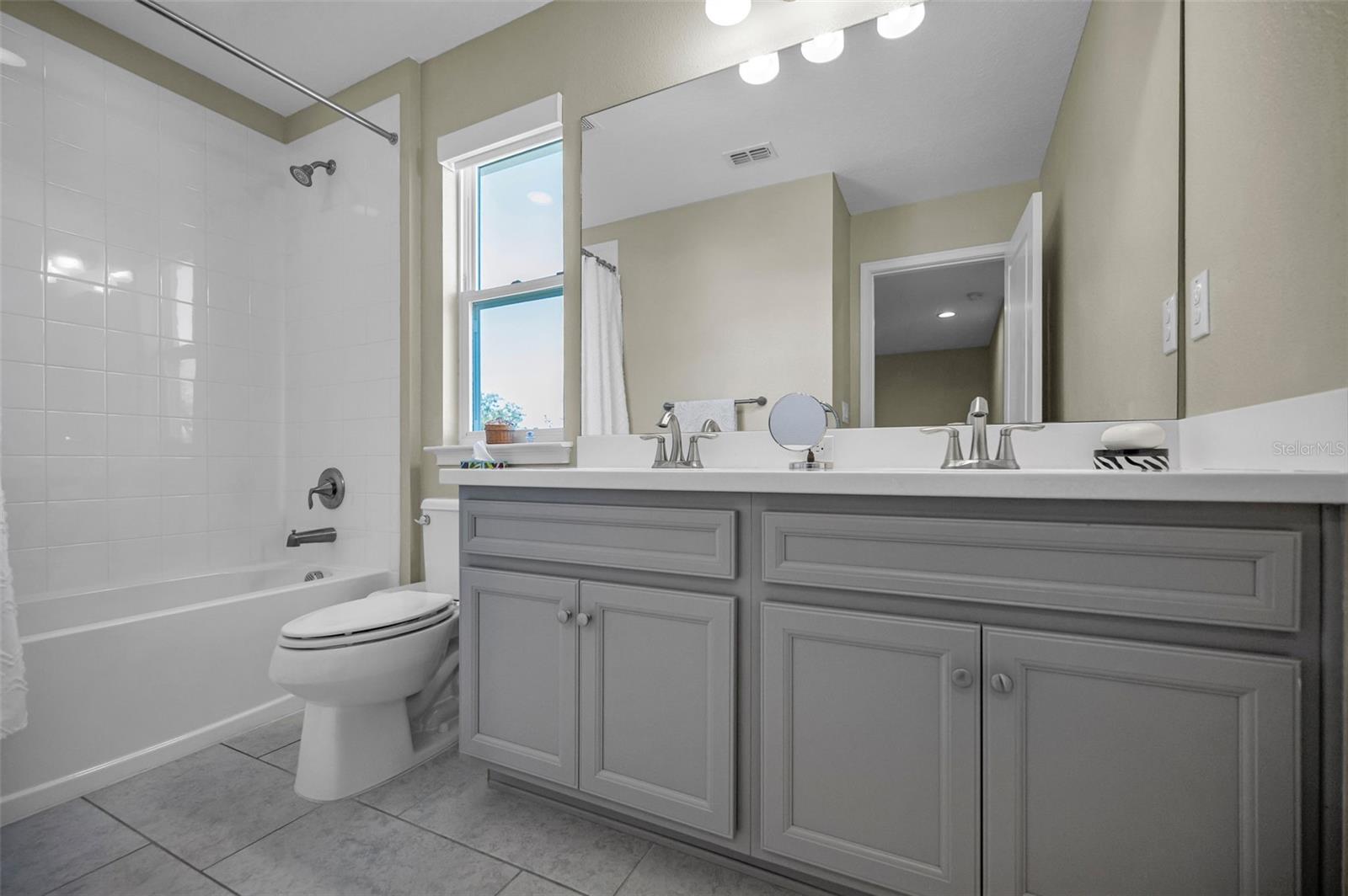 BAYSIDE TERRACE - Residential