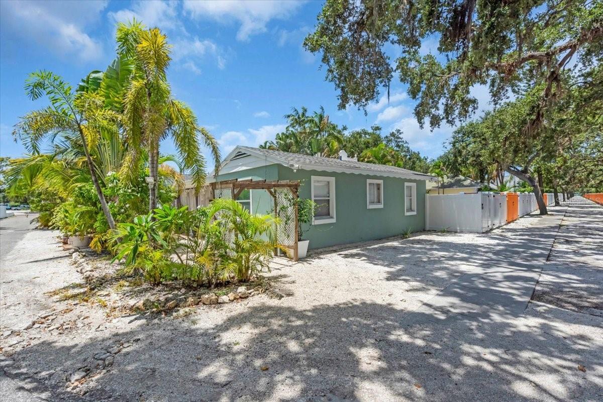 BAYVIEW - Residential Income