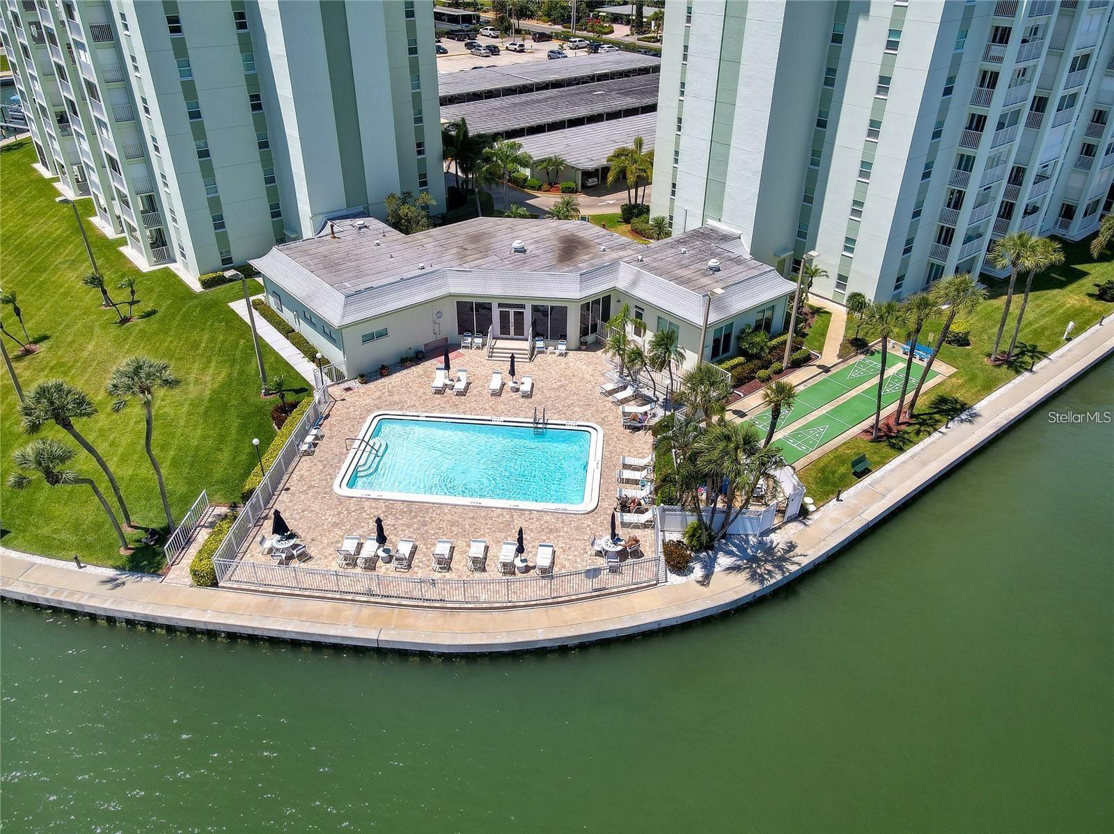 THREE PALMS POINTE CONDO - Residential