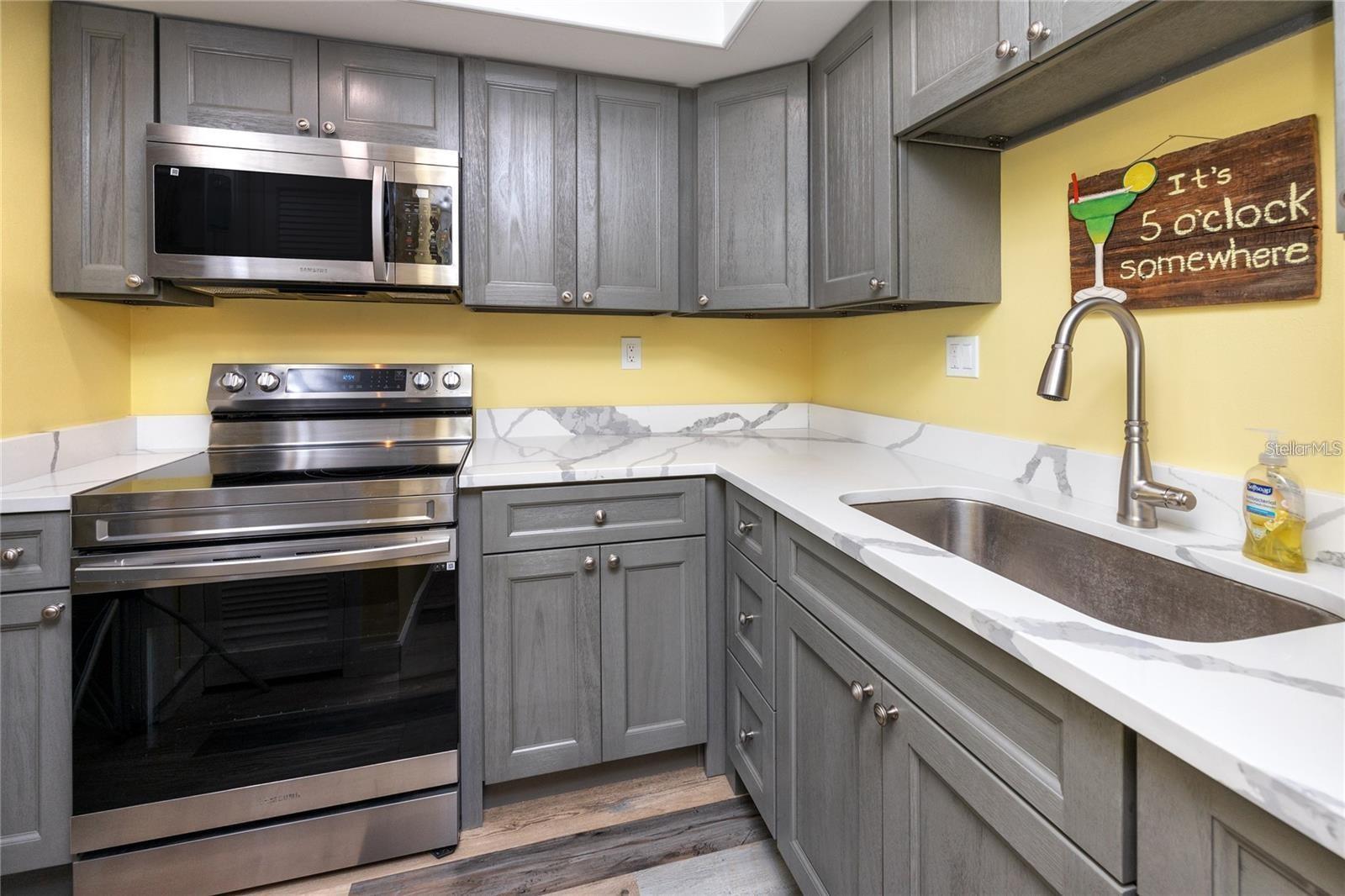 THREE PALMS POINTE CONDO - Residential