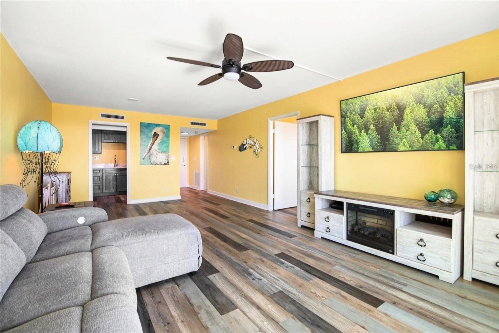 THREE PALMS POINTE CONDO - Residential