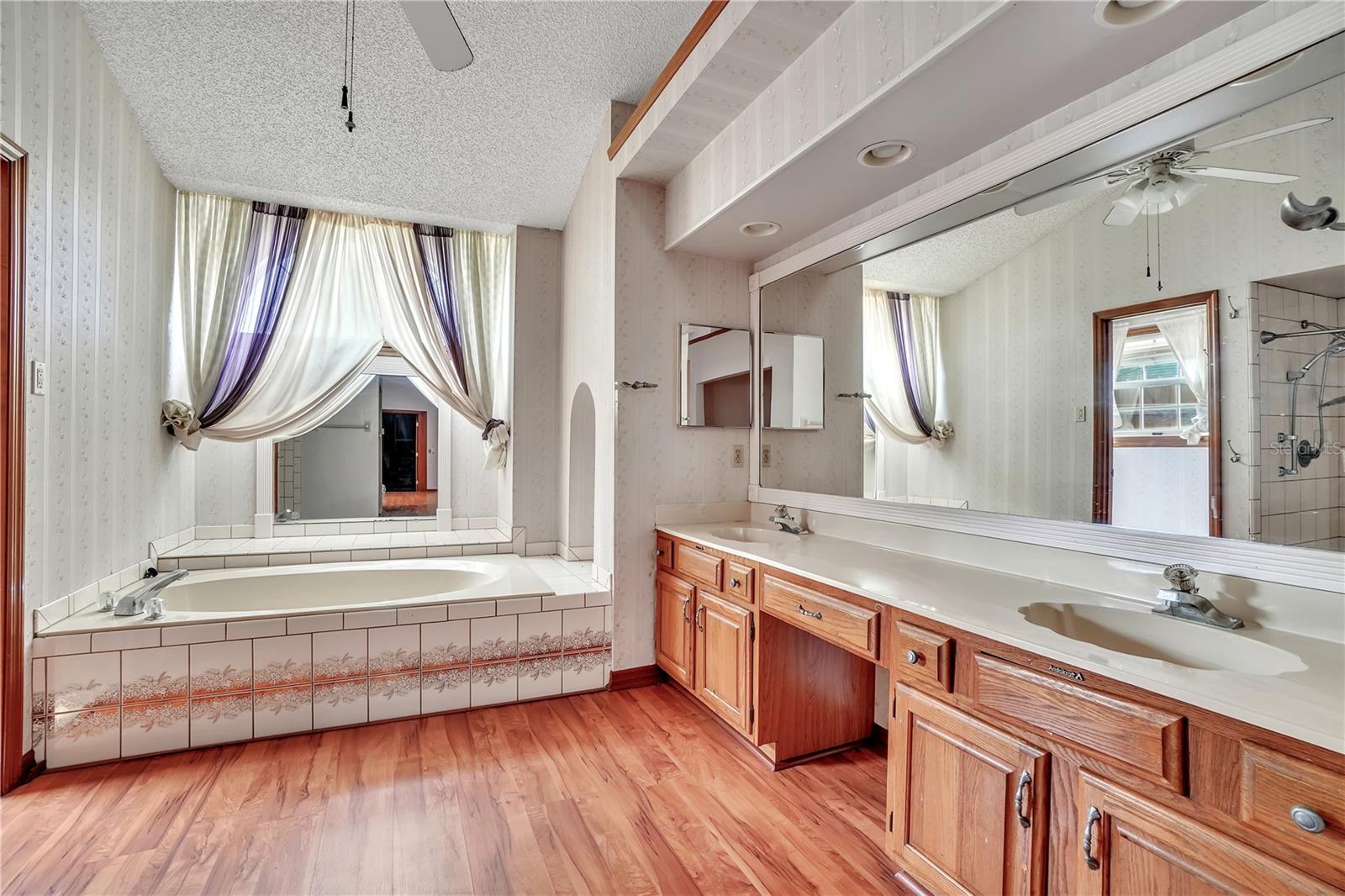 WOODBOUND LAKES - Residential