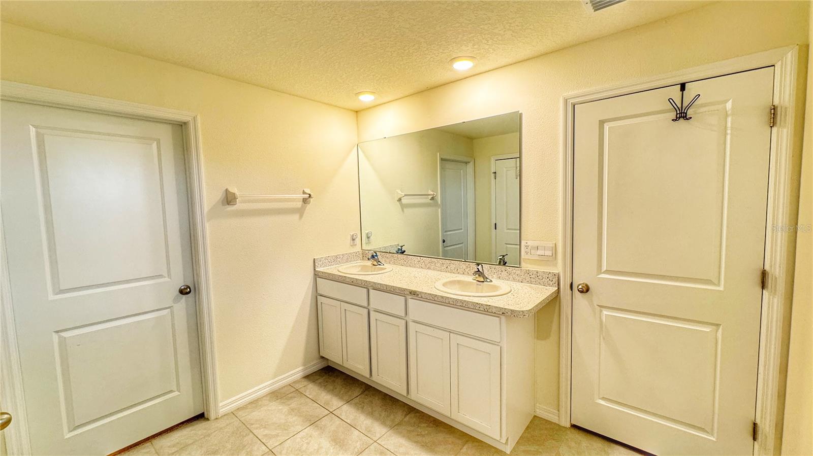 NORTH PARK ISLE PH 1B 1C & 1D - Residential Lease