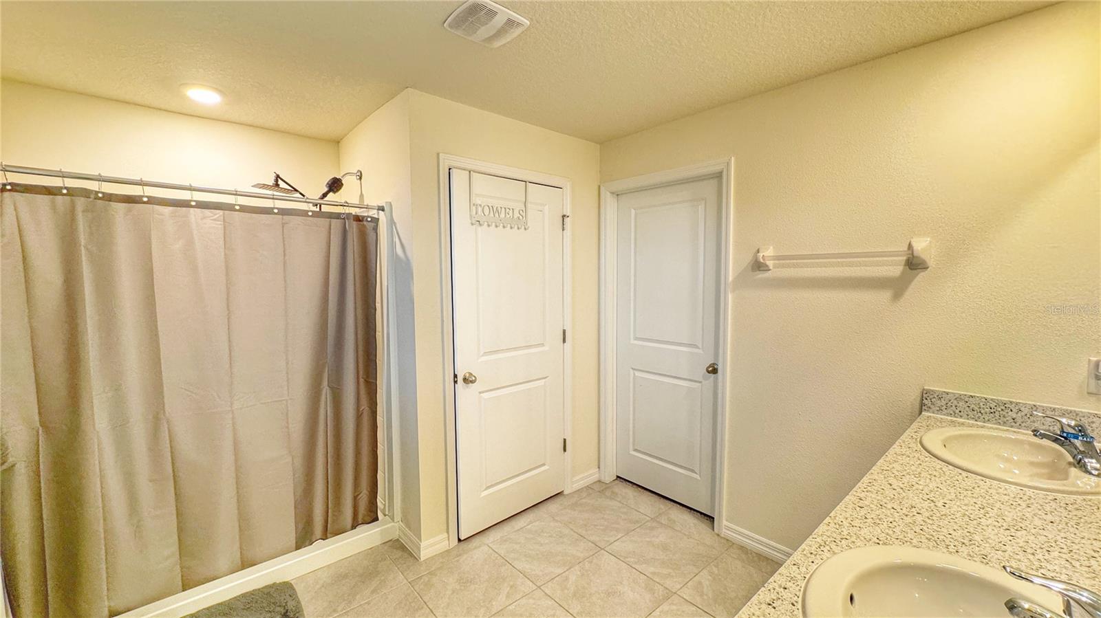 NORTH PARK ISLE PH 1B 1C & 1D - Residential Lease