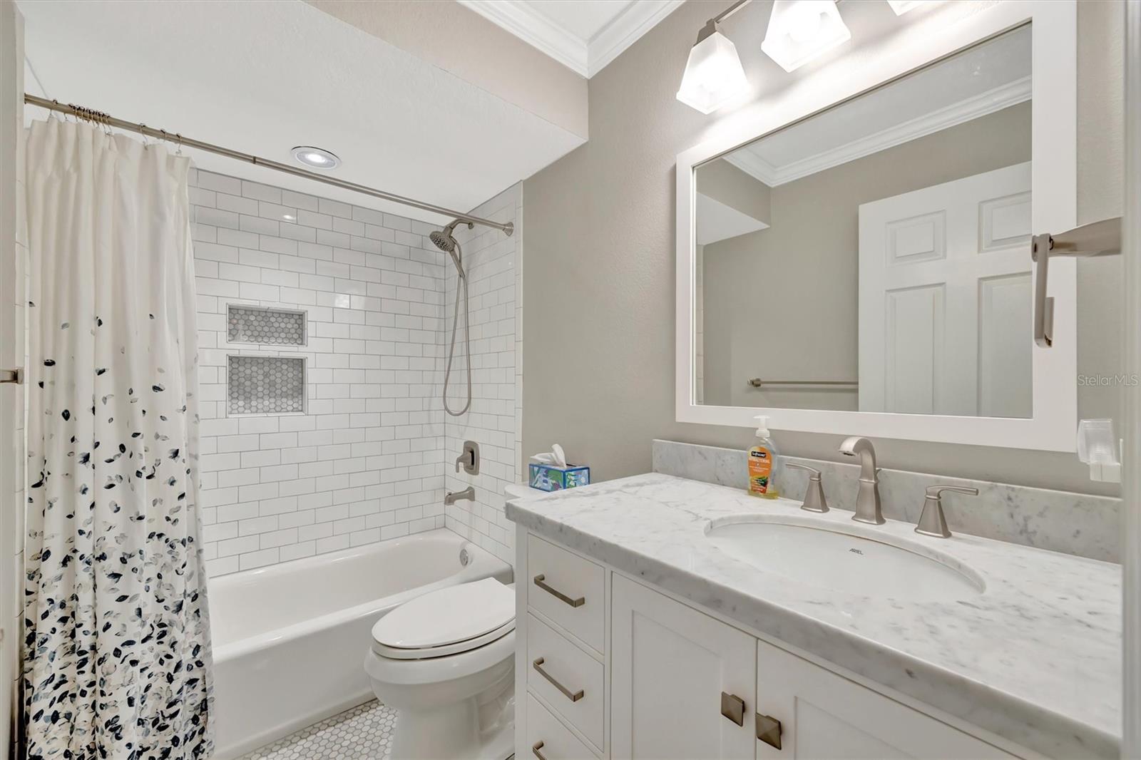 TAHITIAN TOWERS CONDO - Residential