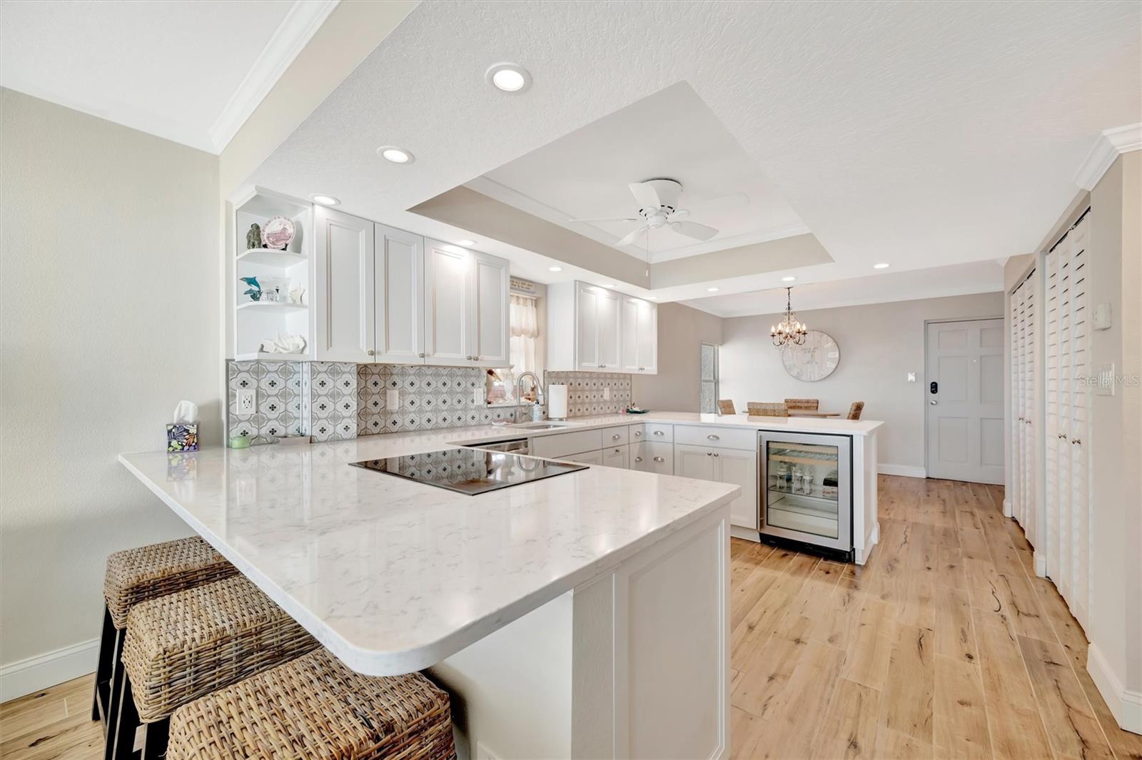 TAHITIAN TOWERS CONDO - Residential